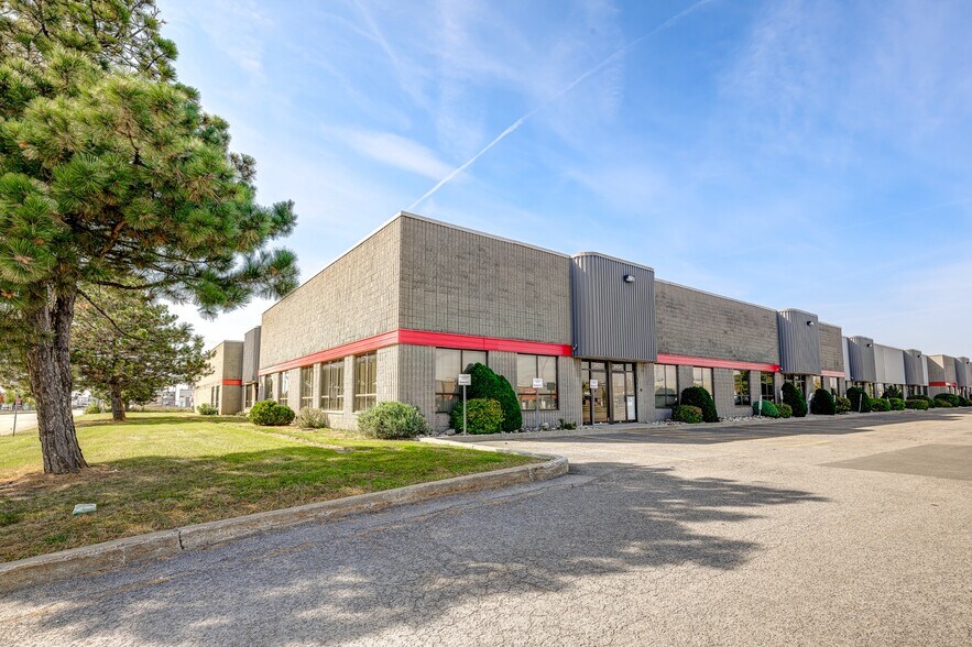 3420-3480 Boul Industriel, Laval, QC à louer - Photo du bâtiment - Image 3 de 11