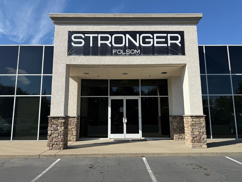 330 Plaza Dr, Folsom, CA à louer - Photo du bâtiment - Image 3 de 8