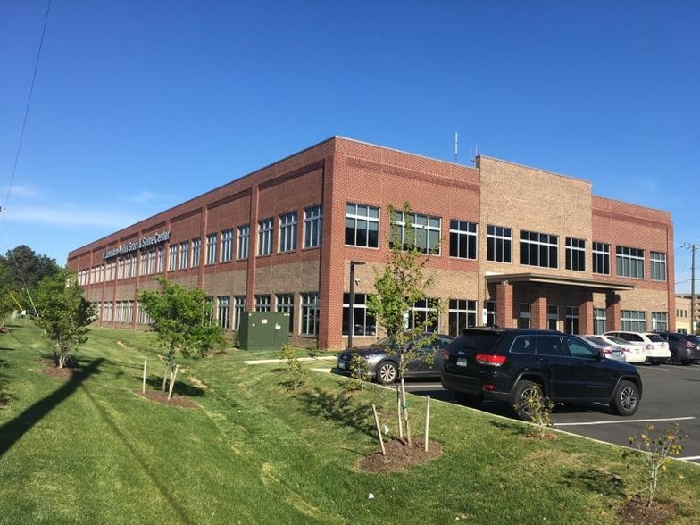 1011 Johnston Willis Dr, North Chesterfield, VA for lease - Primary Photo - Image 1 of 9