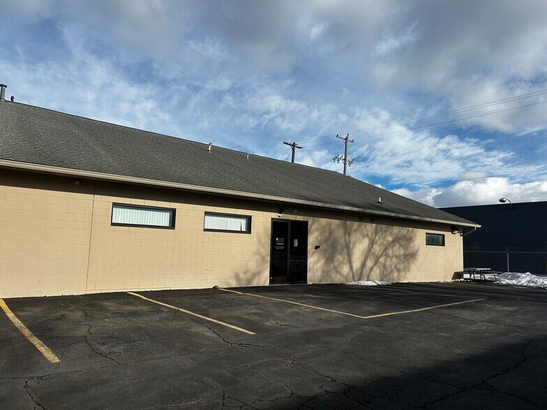 4433 Manchester Rd, Kalamazoo, MI à louer - Photo du bâtiment - Image 2 de 9