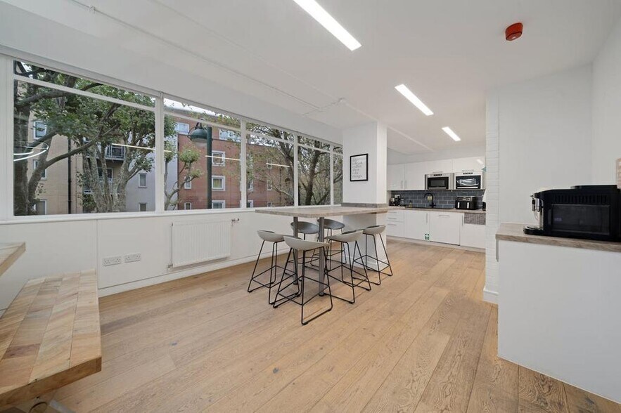 9 Kirkdale Rd, Londres à louer - Photo du bâtiment - Image 3 de 33