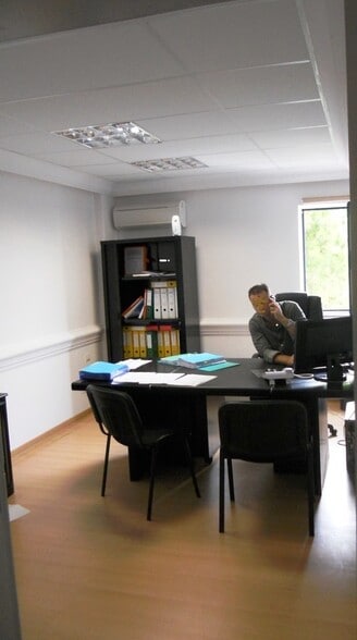 Office in Lattes for lease - Interior Photo - Image 2 of 4