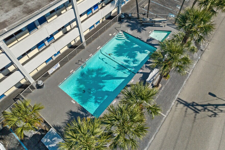 806 S Ocean Blvd, Myrtle Beach, SC à vendre - Photo du bâtiment - Image 1 de 23