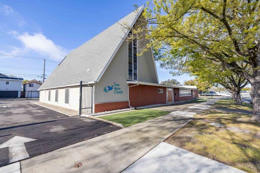 2416 Sloat Way, Sacramento, CA à vendre - Photo du bâtiment - Image 2 de 16