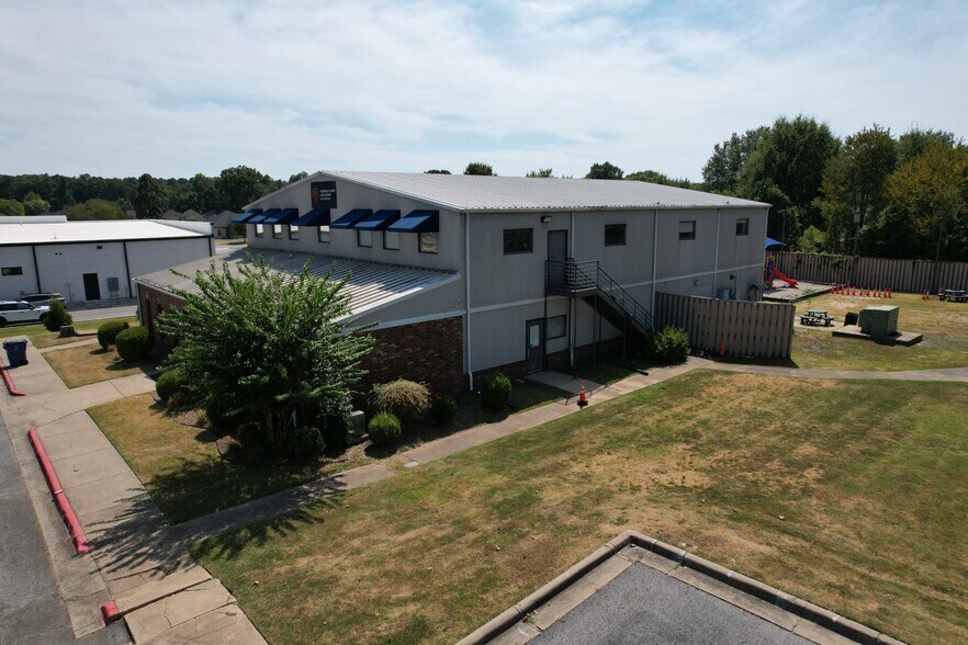 2 Country Club Cir, Maumelle, AR à vendre - Photo du bâtiment - Image 3 de 7