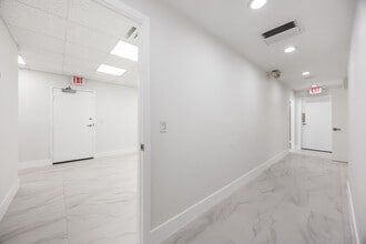 150 NW 70th Ave, Plantation, FL à louer Photo intérieure- Image 2 de 14