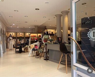 Plus de détails pour Commerce de détail à vendre