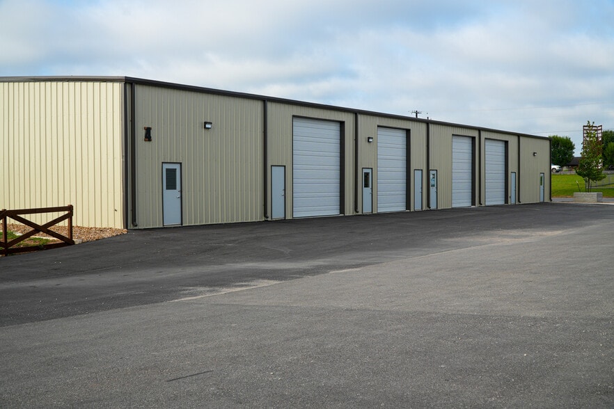 5277 FM 1044, New Braunfels, TX for lease - Building Photo - Image 2 of 31