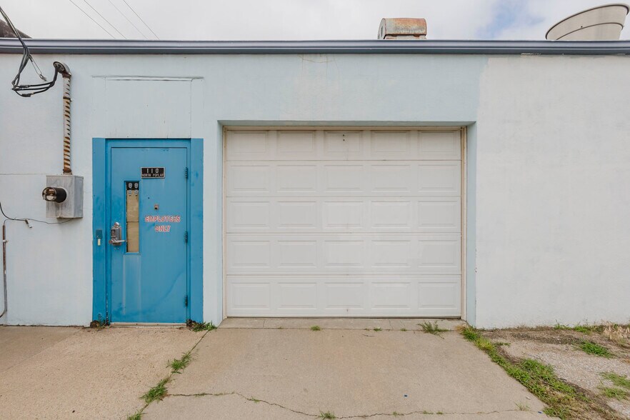 110 N Poplar St, Hutchinson, KS à vendre - Photo du bâtiment - Image 3 de 40