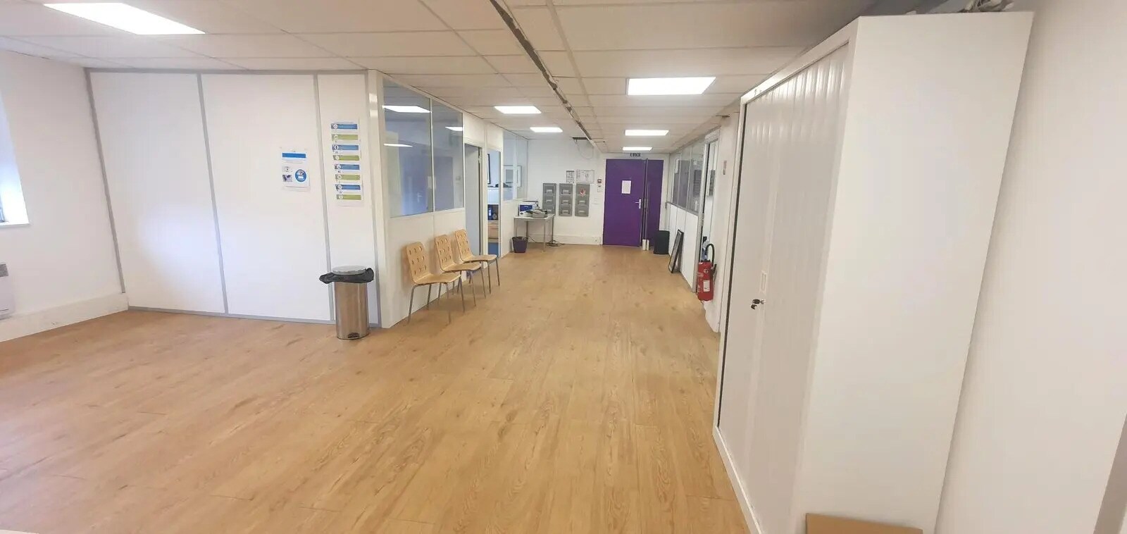 Office in Versailles for lease Building Photo- Image 1 of 16