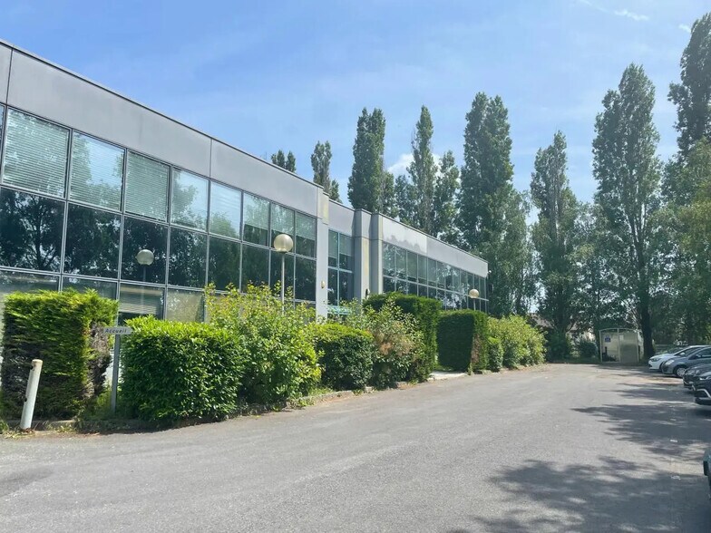 Flex dans Tremblay-en-France à louer - Photo du bâtiment - Image 3 de 11