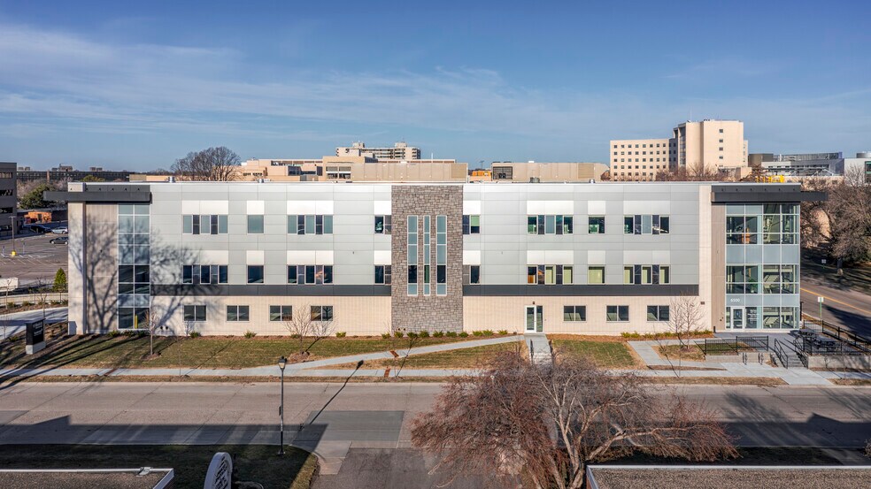 6500 Barrie Rd, Edina, MN à louer - Photo du bâtiment - Image 2 de 5