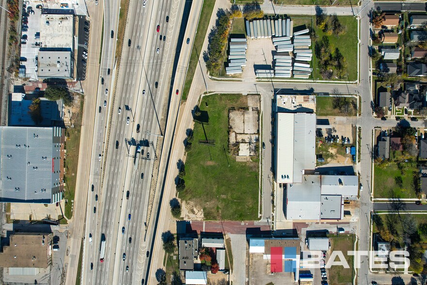 301 W Freeway, Fort Worth, TX à vendre - Photo du bâtiment - Image 3 de 5