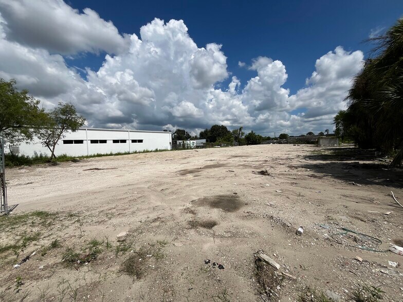 118 5th St, Fort Myers, FL à vendre - Photo du bâtiment - Image 2 de 5