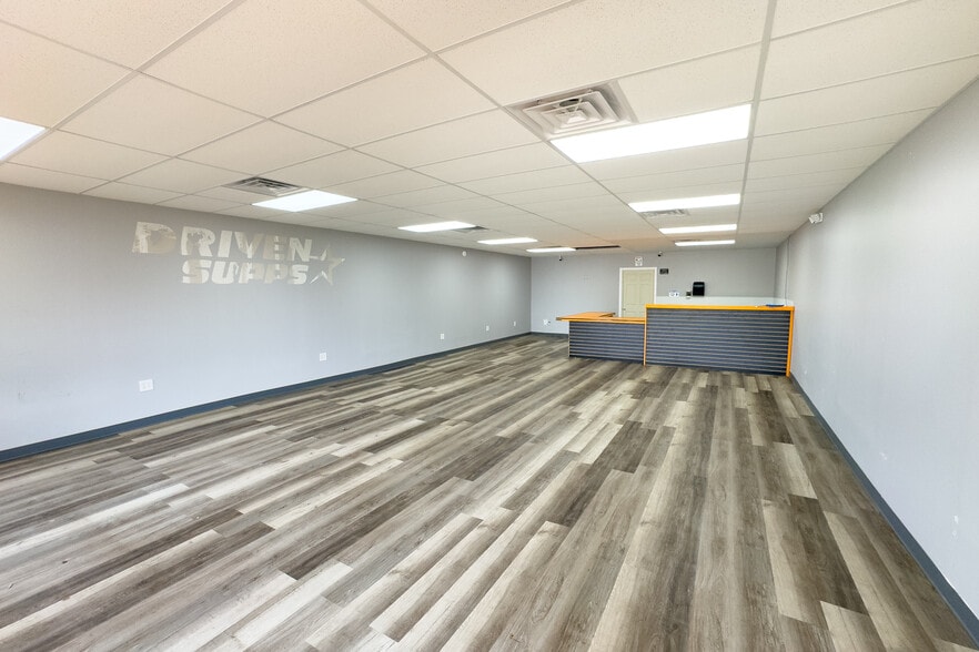 14024 Eureka Rd, Southgate, MI for sale - Building Photo - Image 2 of 3