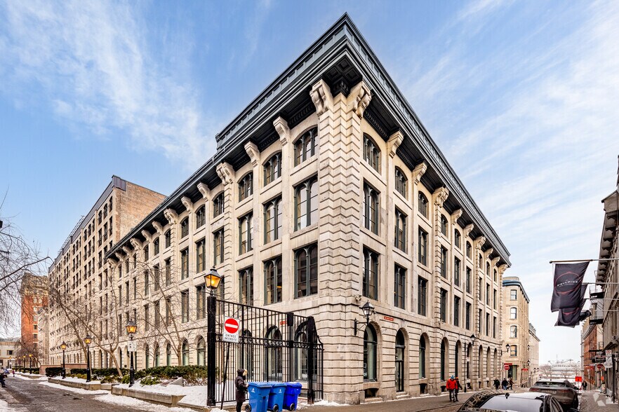 60-86 Rue de Brésoles, Montréal, QC à vendre - Photo du bâtiment - Image 2 de 4