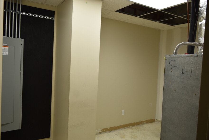 149-151 Freeman St, Tullahoma, TN for lease - Interior Photo - Image 2 of 6