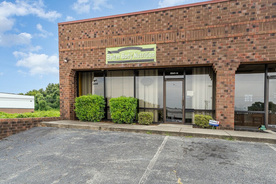 2641 Randleman Rd, Greensboro, NC à louer - Photo du bâtiment - Image 3 de 3