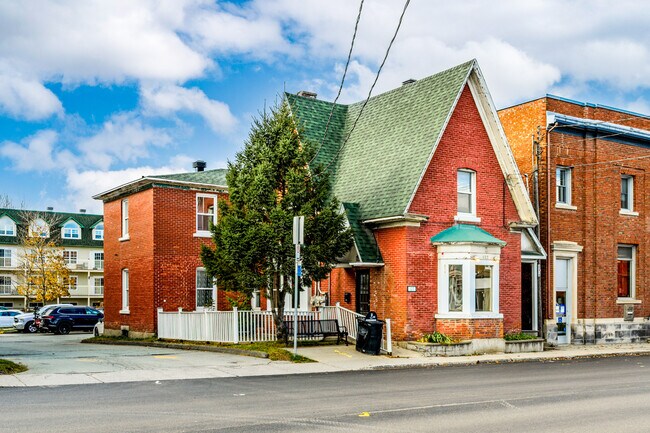 Plus de détails pour 127 Rue Queen, Sherbrooke, QC - Bureau à vendre
