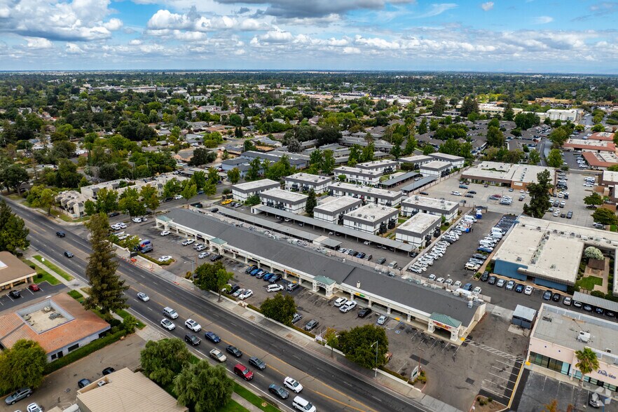 5632-5654 N Pershing Ave, Stockton, CA à louer - Aérien - Image 3 de 3