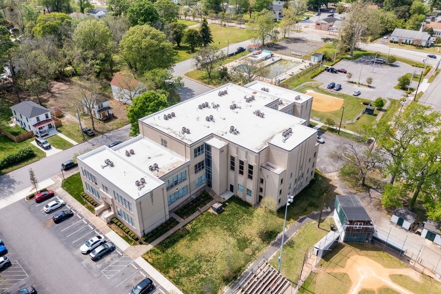 200 Claremont Ave, Hampton, VA à vendre - Photo du bâtiment - Image 2 de 30