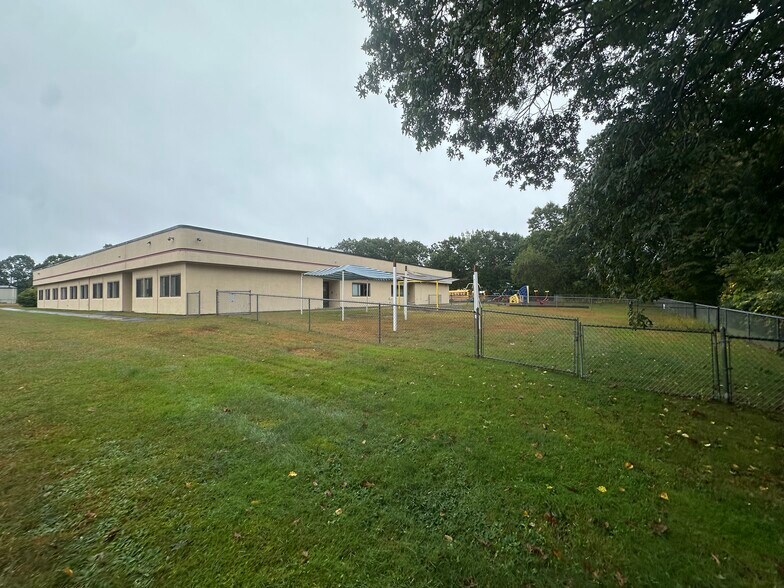 10 Commerce Dr, Columbia, CT à louer - Photo du bâtiment - Image 3 de 19