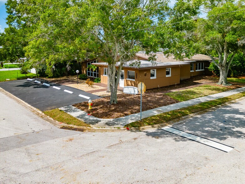 300 S Saturn Ave, Clearwater, FL à vendre - Photo du bâtiment - Image 2 de 22