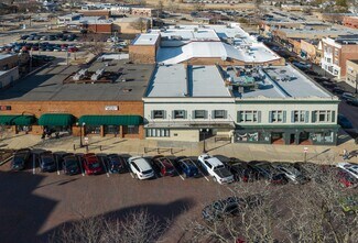 Plus de détails pour 118 Cass St, Woodstock, IL - Commerce de détail à vendre