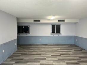 303 Pineview Dr, Waycross, GA for lease Lobby- Image 2 of 13