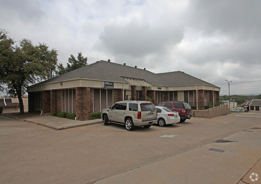 5616 SW Green Oaks Blvd, Arlington, TX à vendre - Photo du bâtiment - Image 3 de 3