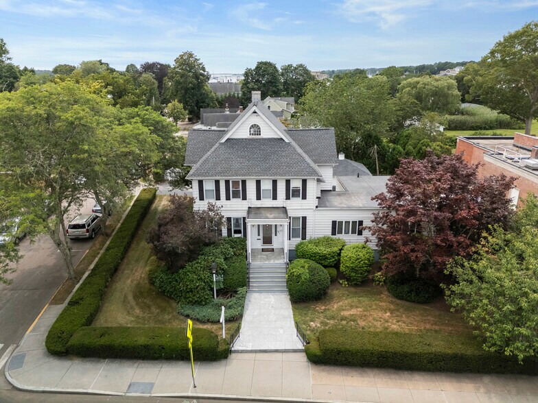 32 E Main St, Mystic, CT à vendre - Photo du bâtiment - Image 2 de 75