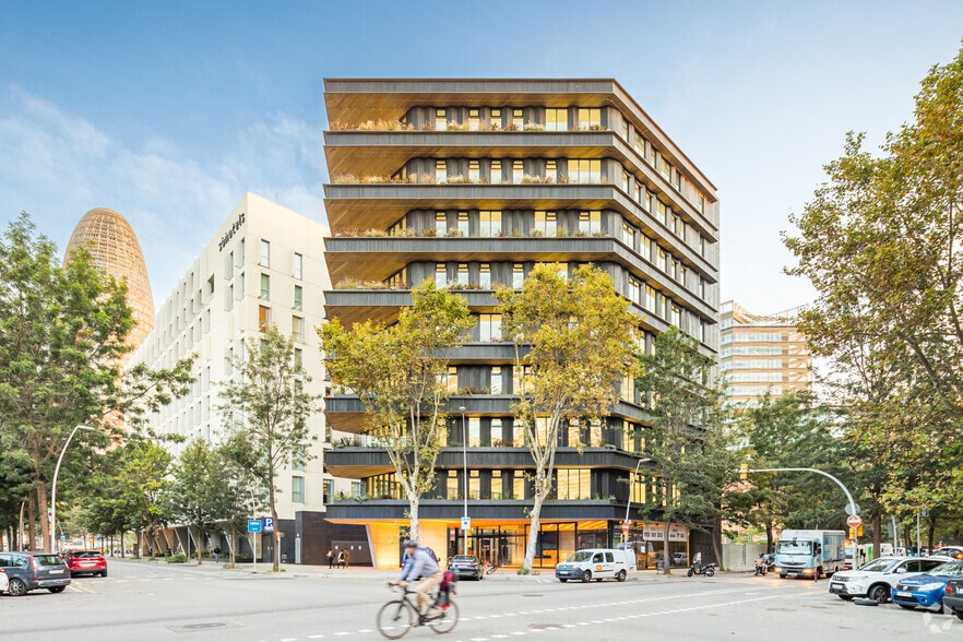 Carrer De Tànger, 71-73, Barcelona, Barcelona for lease - Building Photo - Image 1 of 4