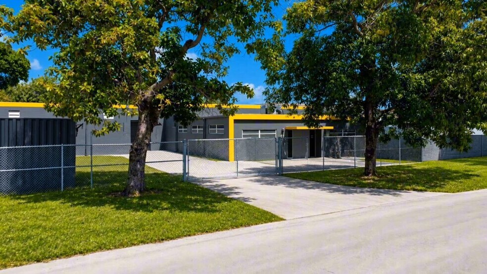 17220 NW 2nd Ct, Miami, FL à vendre - Vidéo sur l’inscription commerciale - Image 2 de 15