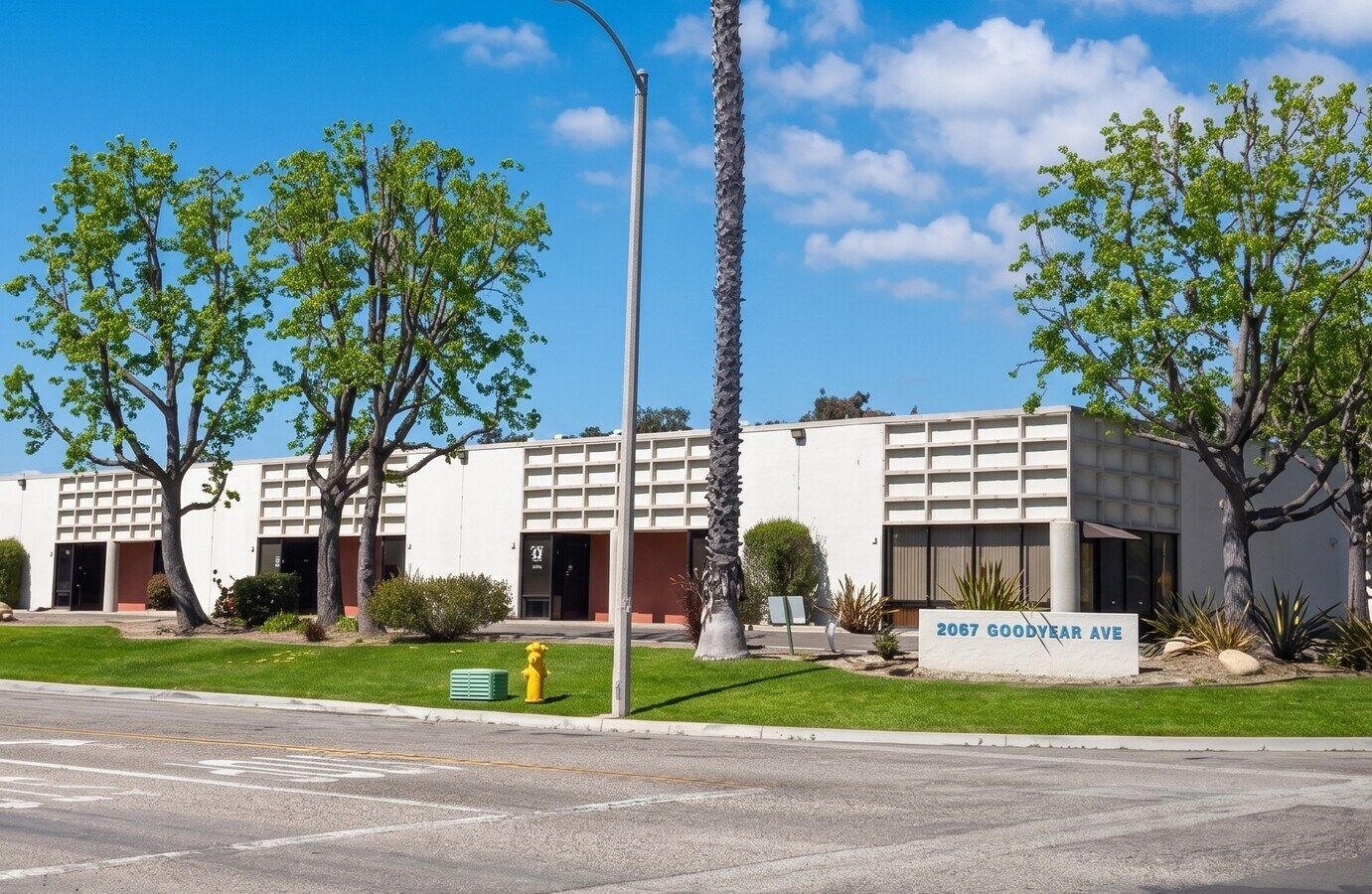 2057 Goodyear Ave, Ventura, CA 93003 - Unité H -  - Photo intérieure - Image 1 of 1
