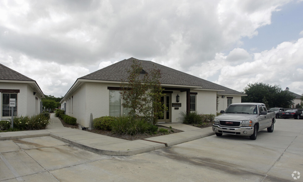 11406 N Lake Sherwood, Baton Rouge, LA for sale - Primary Photo - Image 1 of 1