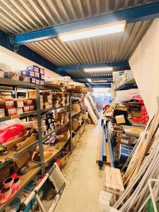 Plus de détails pour Bureau, Local d'activités à louer