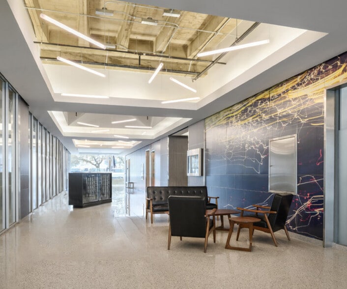 2000 Crawford St, Houston, TX for lease - Lobby - Image 3 of 5