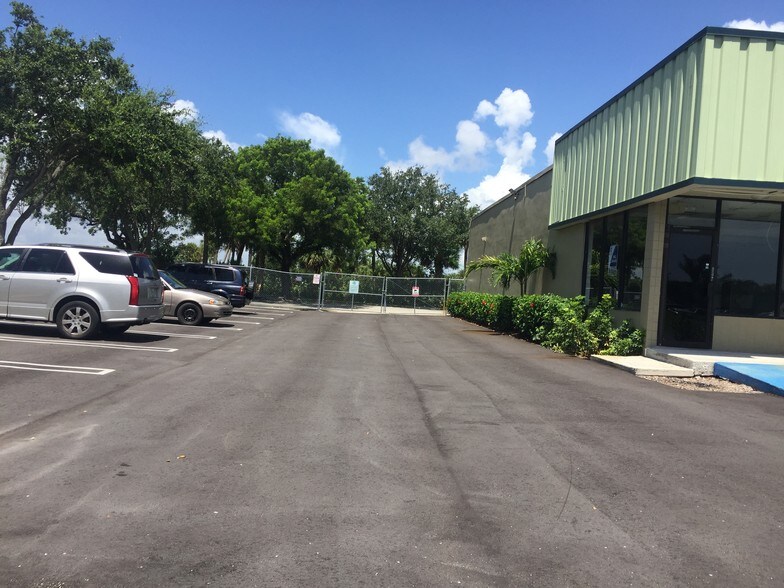 3113-3185 W Atlantic Blvd, Pompano Beach, FL à louer - Photo du bâtiment - Image 3 de 27