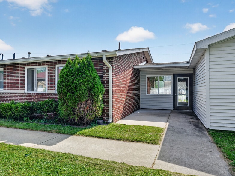 200 S 4th St, Kawkawlin, MI à vendre - Photo du bâtiment - Image 2 de 88