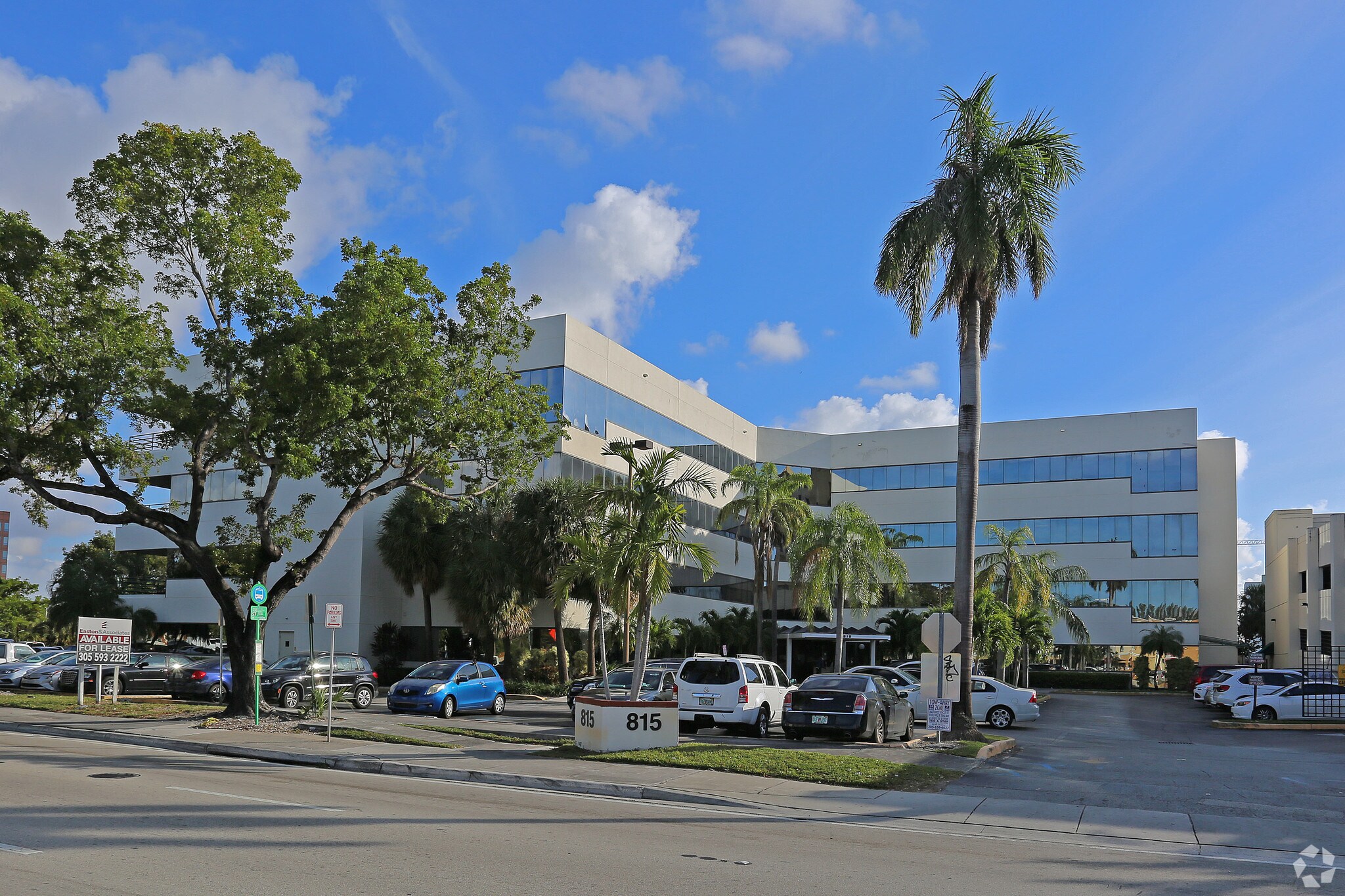 815 NW 57th Ave, Miami, FL à louer Photo du bâtiment- Image 1 de 10