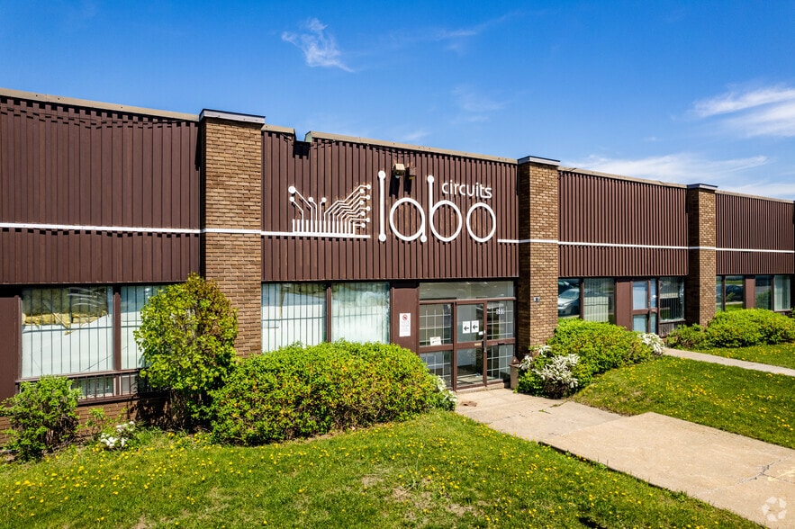 457-533 Rue Deslauriers, Saint-Laurent, Saint-Laurent, QC à louer - Photo du bâtiment - Image 1 de 3