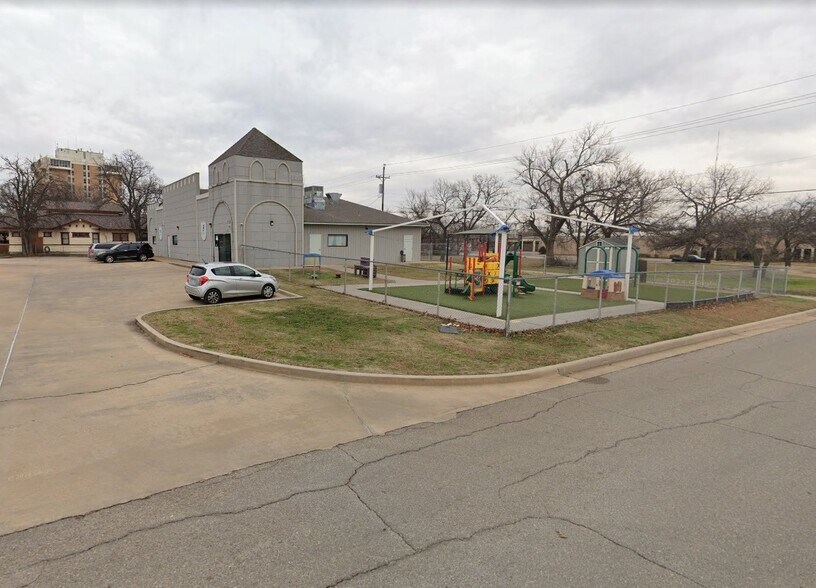 712 SW E Ave, Lawton, OK for sale - Primary Photo - Image 1 of 3