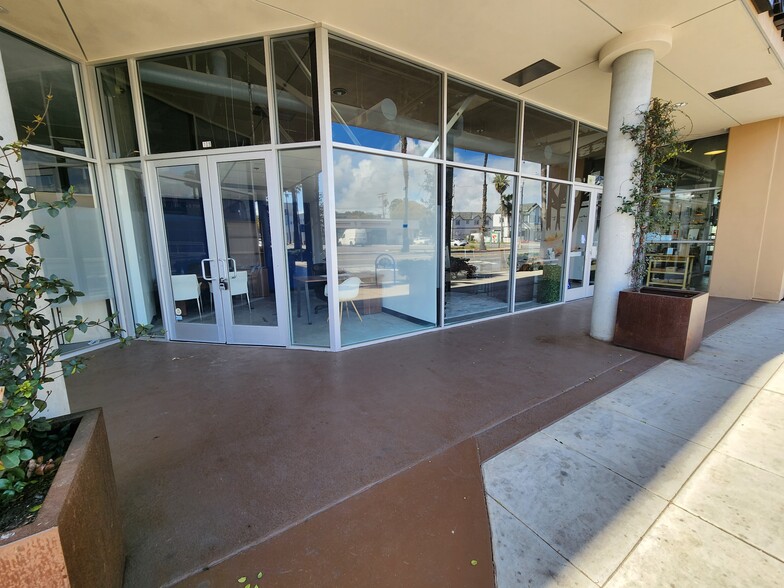 401 N Coast Hwy, Oceanside, CA for lease - Building Photo - Image 2 of 14