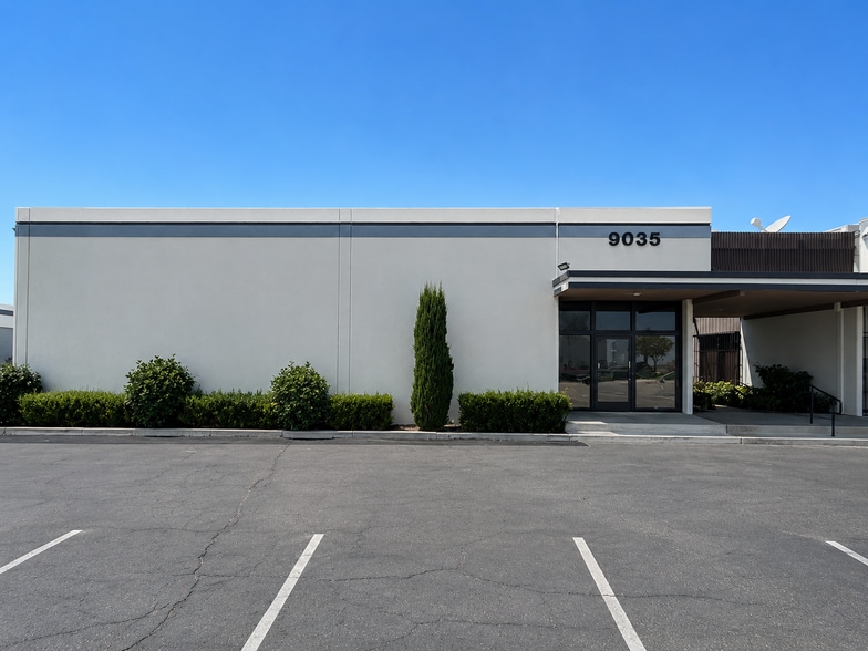 9025 Eton Ave, Canoga Park, CA for lease - Building Photo - Image 2 of 17