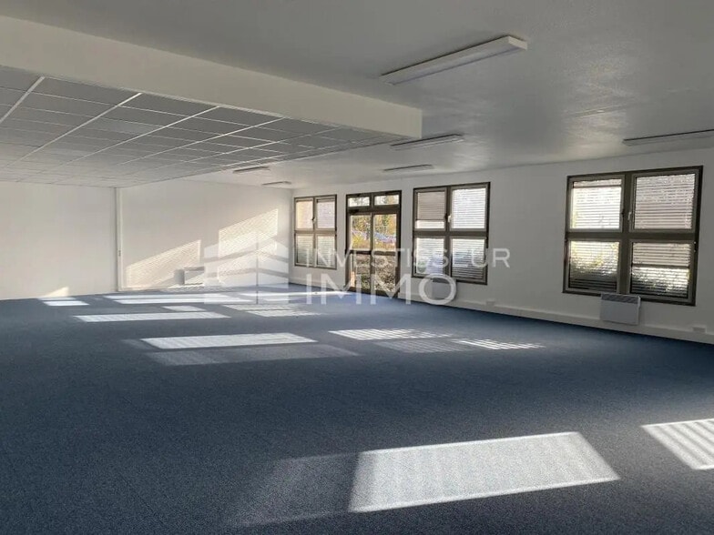 Bureau dans Torcy à louer - Photo intérieure - Image 2 de 6