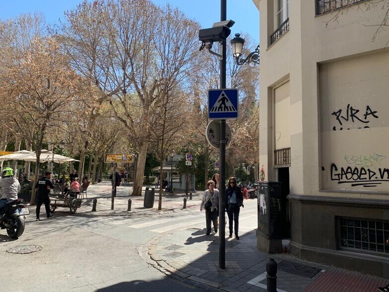Commerce de détail dans Granada, Granada à vendre - Photo du bâtiment - Image 3 de 11