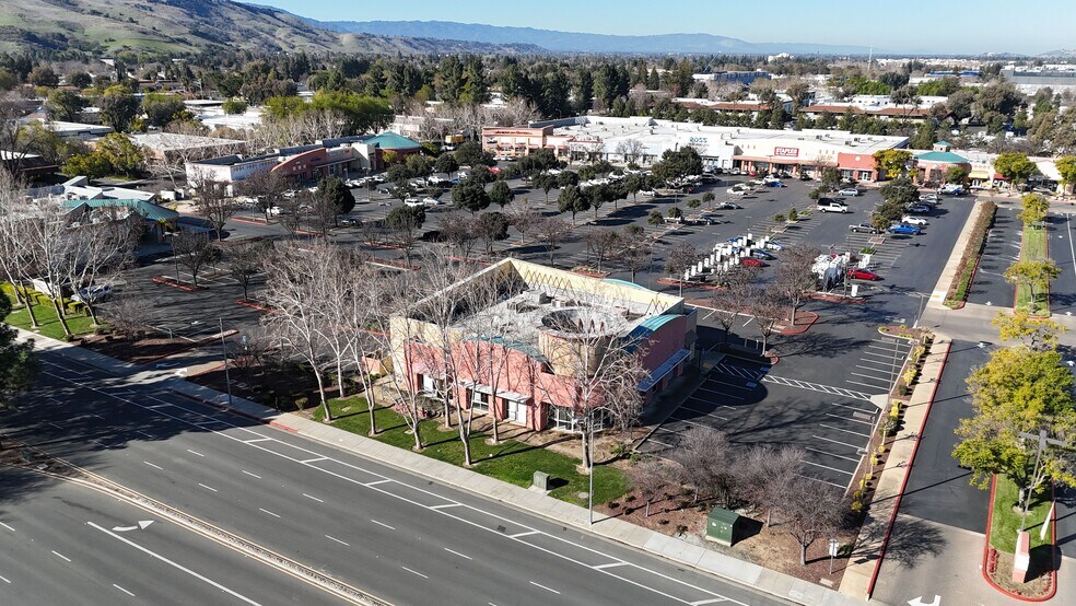 101-125 Bernal Rd, San Jose, CA à louer - Photo du bâtiment - Image 3 de 10