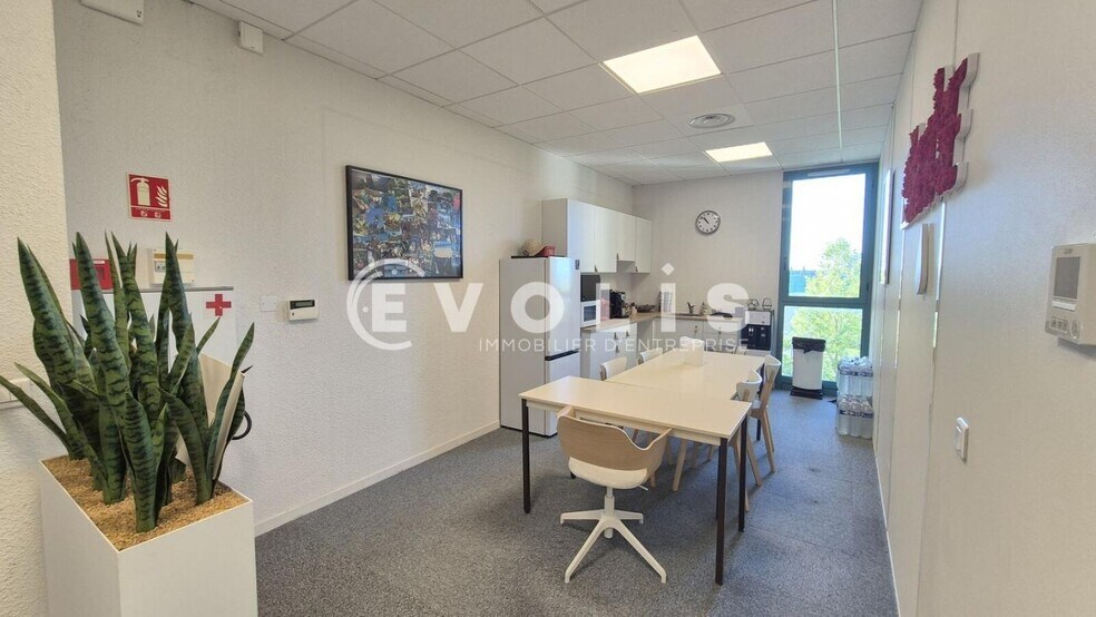 Office in Serris for lease - Interior Photo - Image 2 of 10