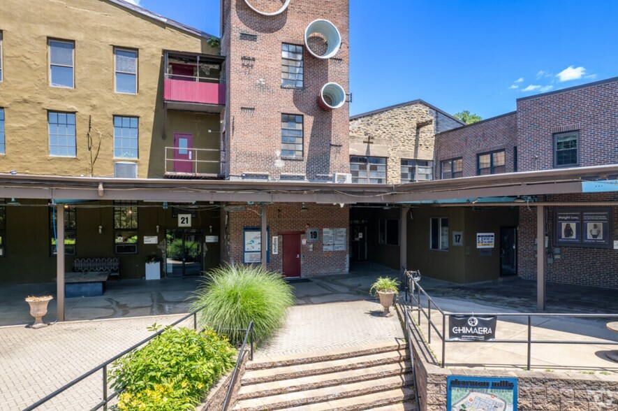 3502 Scotts Ln, Philadelphia, PA à louer - Photo du bâtiment - Image 3 de 21