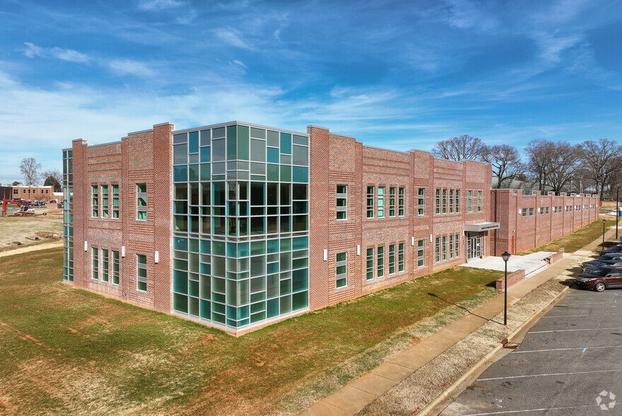 350 5th Ave SE, Conover, NC à vendre - Photo du bâtiment - Image 1 de 1